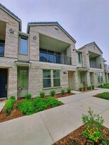 2825 E Tamarind Dr in Fresno, CA - Building Photo