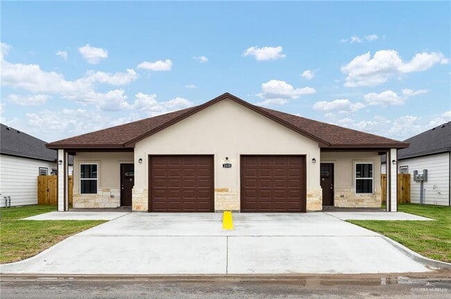 property at 2226 N Vly Cir