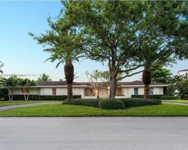 695 Solano Prado in Coral Gables, FL - Building Photo - Building Photo