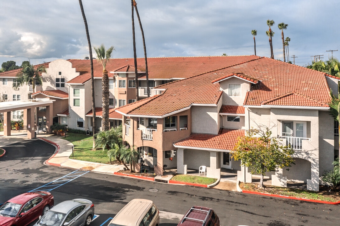 La Mirada Heights in La Mirada, CA - Foto de edificio