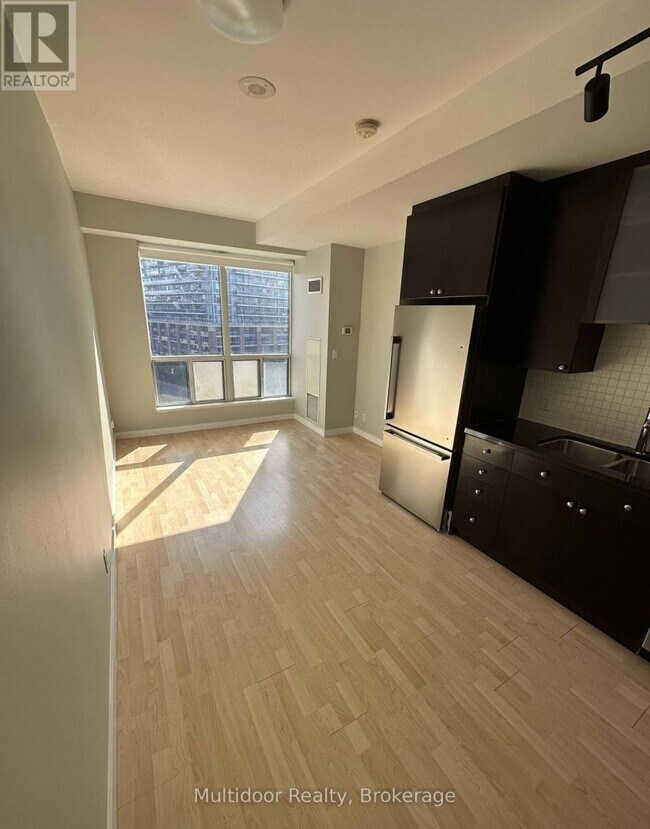 1 Shaw St in Toronto, ON - Building Photo - Building Photo