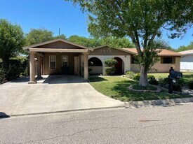 1213 Royal Crown Dr in Eagle Pass, TX - Building Photo