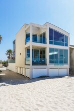 1013 Mandalay Beach Rd in Oxnard, CA - Building Photo - Building Photo