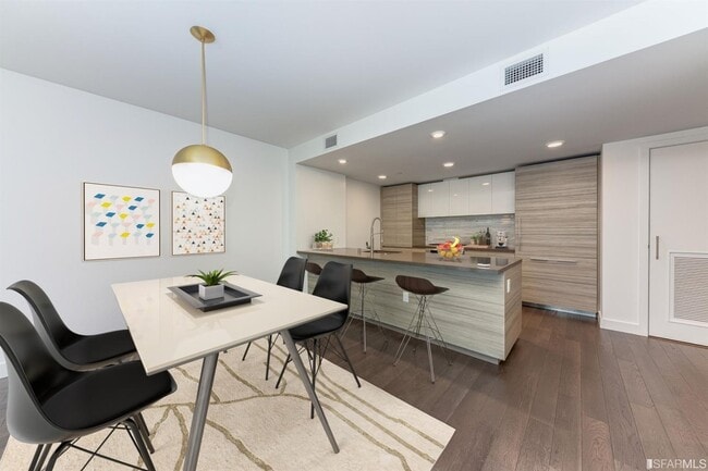 718 Long Bridge, Unit 301 in San Francisco, CA - Foto de edificio - Building Photo