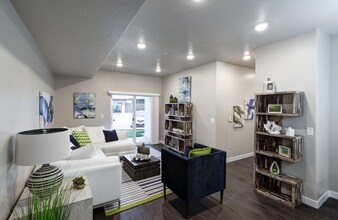 614 E 230 N in Vineyard, UT - Foto de edificio - Building Photo
