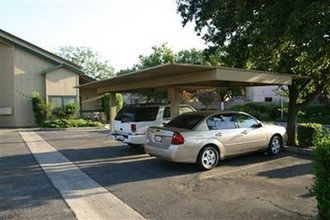 Le Chateau Apartments in Ripon, CA - Building Photo - Other