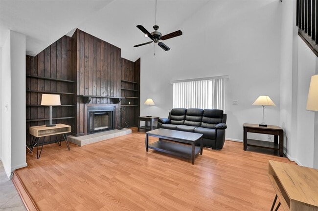 4011 Coral Springs Dr in Coral Springs, FL - Foto de edificio - Building Photo