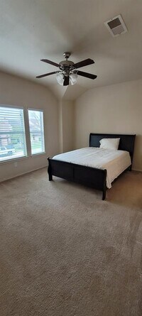 8007 Ellinger Ln photo'