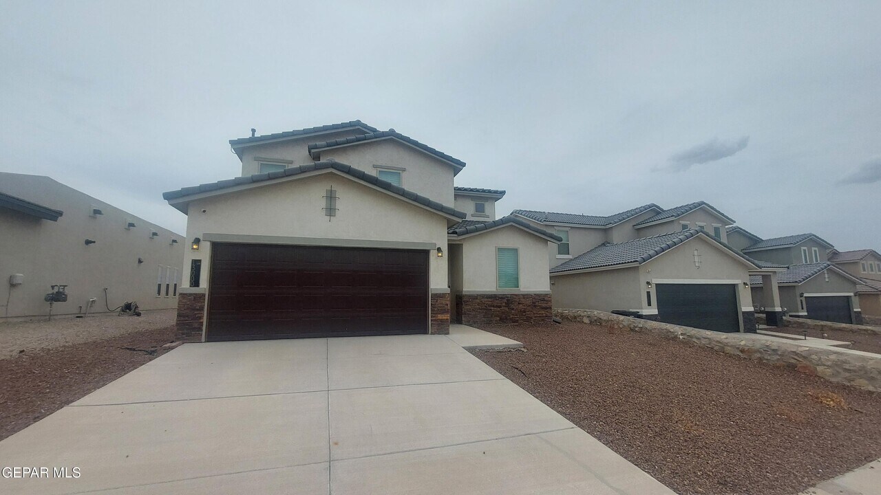 13000 Shildon St in Horizon City, TX - Building Photo