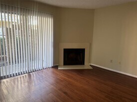 2120 El Paseo St in Houston, TX - Building Photo