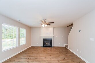 5215 Little Sandy Dr in Raleigh, NC - Foto de edificio - Building Photo