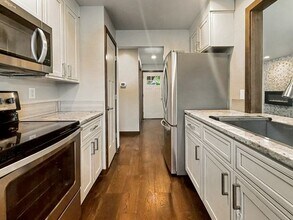 12709 NE 83rd Ct in Kirkland, WA - Building Photo - Building Photo