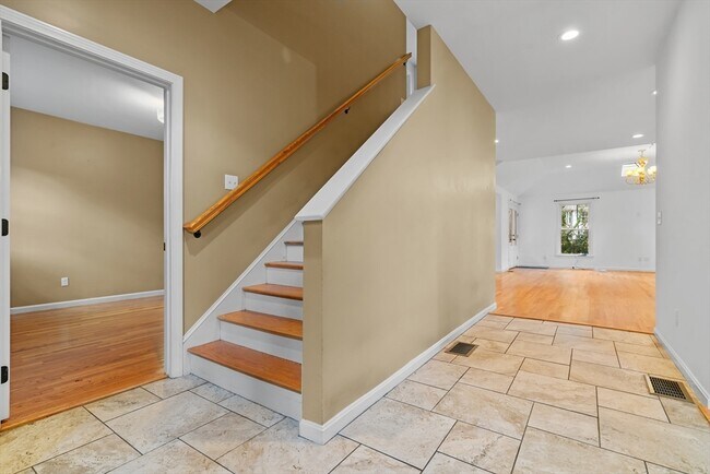 2 Terrace Ave in Newton, MA - Building Photo - Building Photo
