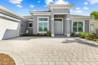 8568 Shr Lk Dr in Englewood, FL - Building Photo - Building Photo