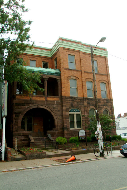 Brownstone Apartments in Richmond, VA - Building Photo