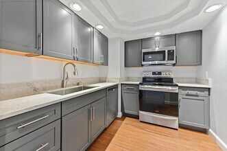 5600 N Flagler Dr, Unit 5060 in West Palm Beach, FL - Building Photo - Building Photo