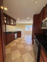 9503 Medina Dr, Unit Bedroom 180 sq ft in Santee, CA - Foto de edificio - Building Photo