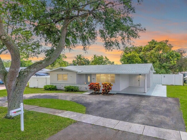5051 SW 93rd Ave in Cooper City, FL - Building Photo - Building Photo