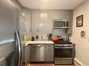 95 Orient Way, Unit Spacious 1 Bedroom in Rutherford, NJ - Building Photo - Building Photo