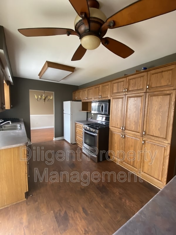 property at 1103 Huntington Cir