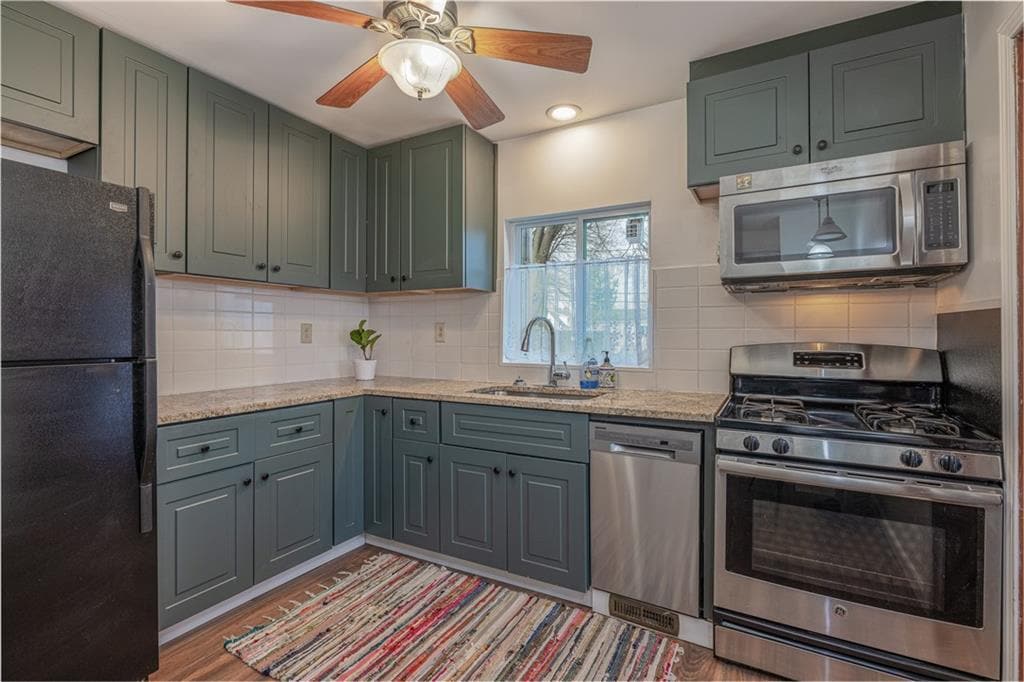 359 Bleacker Rd in Irondequoit, NY - Building Photo