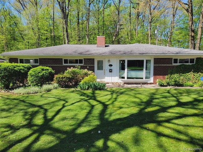 property at 18311 Norwich Rd