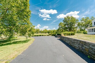 3976 Shelbyville Rd in Shelbyville, KY - Building Photo - Building Photo