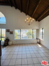 221 S Gale Dr in Beverly Hills, CA - Building Photo - Building Photo