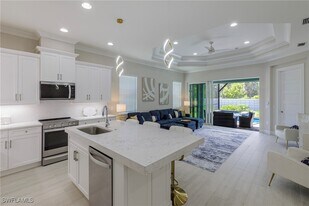 8909 Yucatan Ct in Naples, FL - Building Photo