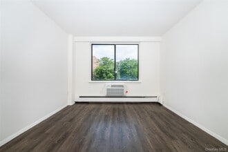 7 Lake St in White Plains, NY - Building Photo - Building Photo