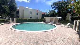 618 NW 13th St, Unit 12 in Boca Raton, FL - Building Photo
