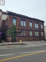 19 Dunlop St W in Barrie, ON - Building Photo