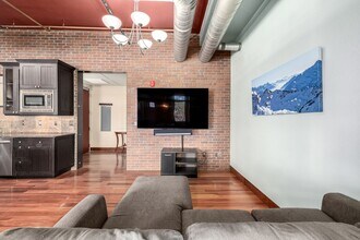 210 W Magnolia St in Fort Collins, CO - Building Photo - Building Photo