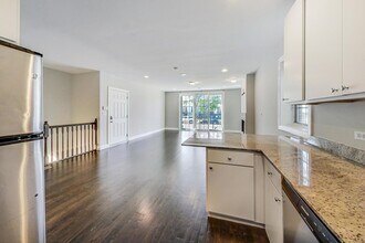 3332 W Palmer St in Chicago, IL - Building Photo - Building Photo