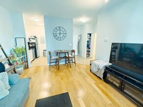 218 Thorndike St in Cambridge, MA - Building Photo - Building Photo