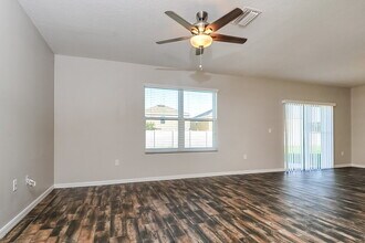 10526 Rhodine Rd in Riverview, FL - Building Photo - Building Photo