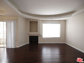 10627 Moorpark St in Los Angeles, CA - Building Photo - Building Photo