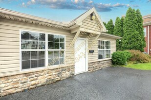 360 W Market St in Hallam, PA - Building Photo