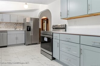 378 Broadway in Ulster Park, NY - Foto de edificio - Building Photo