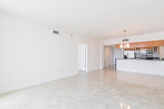1750 N Bayshore Dr, Unit 3602 in Miami, FL - Building Photo - Building Photo