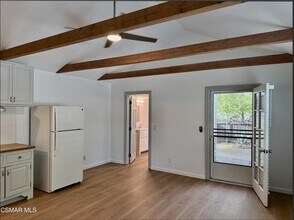 1391 E Hillcrest Dr in Thousand Oaks, CA - Building Photo - Building Photo