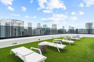 225 N Miami Ave in Miami, FL - Building Photo - Building Photo