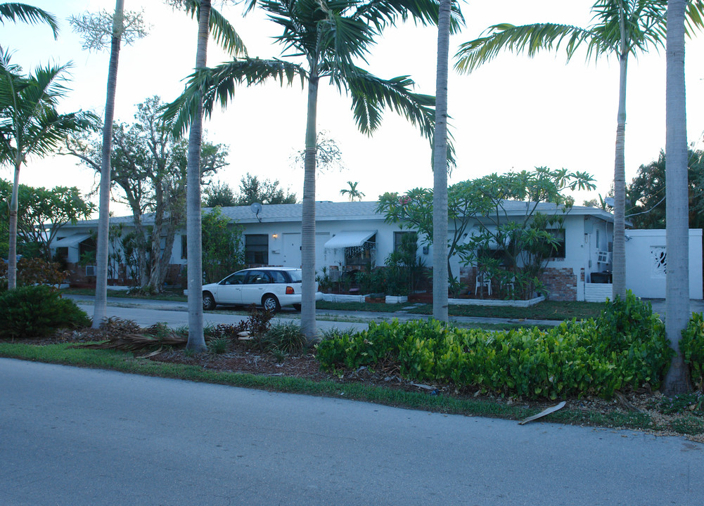 580-590 NE 15th Ave in Fort Lauderdale, FL - Building Photo