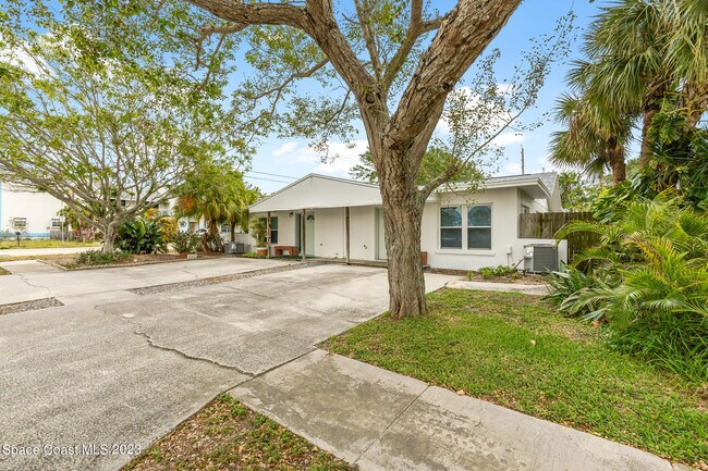 401 Sunrise Dr in Cocoa Beach, FL - Building Photo - Building Photo