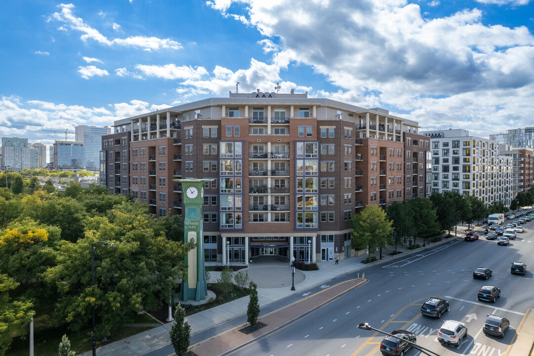 Parkside of Old Town in Chicago, IL - Building Photo