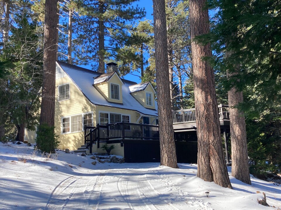 520 Millburn Rd in Lake Arrowhead, CA - Building Photo