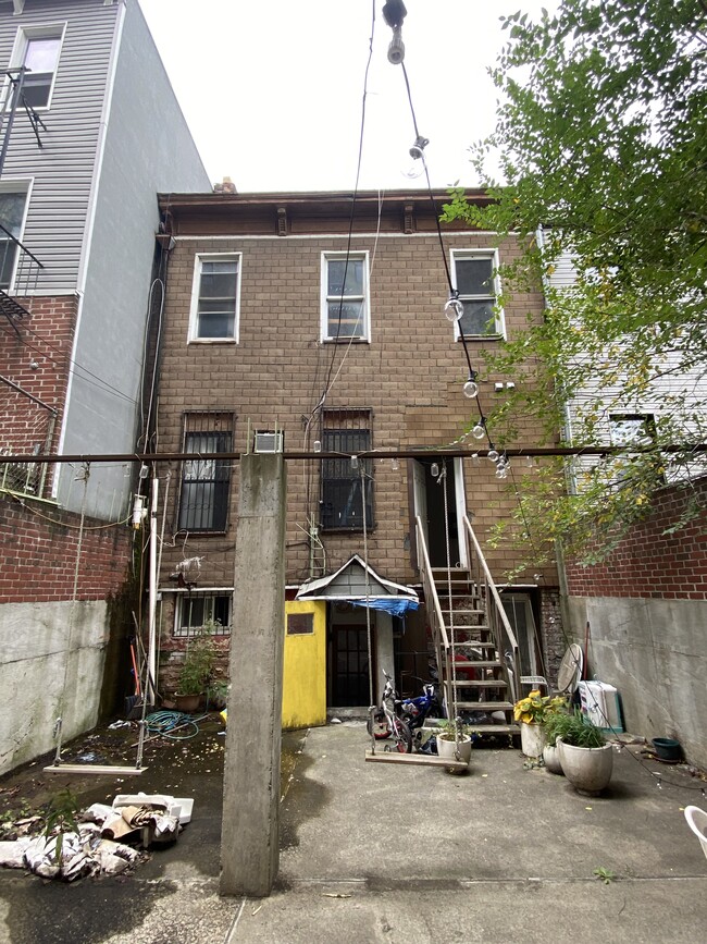 24 Belvidere St in Brooklyn, NY - Building Photo - Building Photo