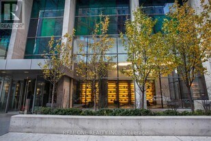 38 Grenville St in Toronto, ON - Building Photo