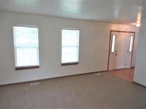 823 N Commonwealth Ave in Aurora, IL - Building Photo - Building Photo