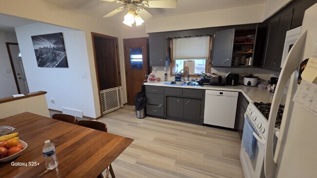 427 Longfellow St NE in Fridley, MN - Building Photo - Building Photo